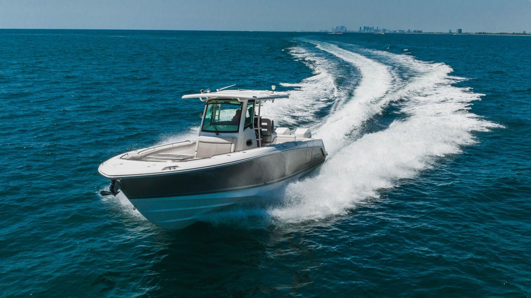 2021 Boston Whaler 330 Outrage