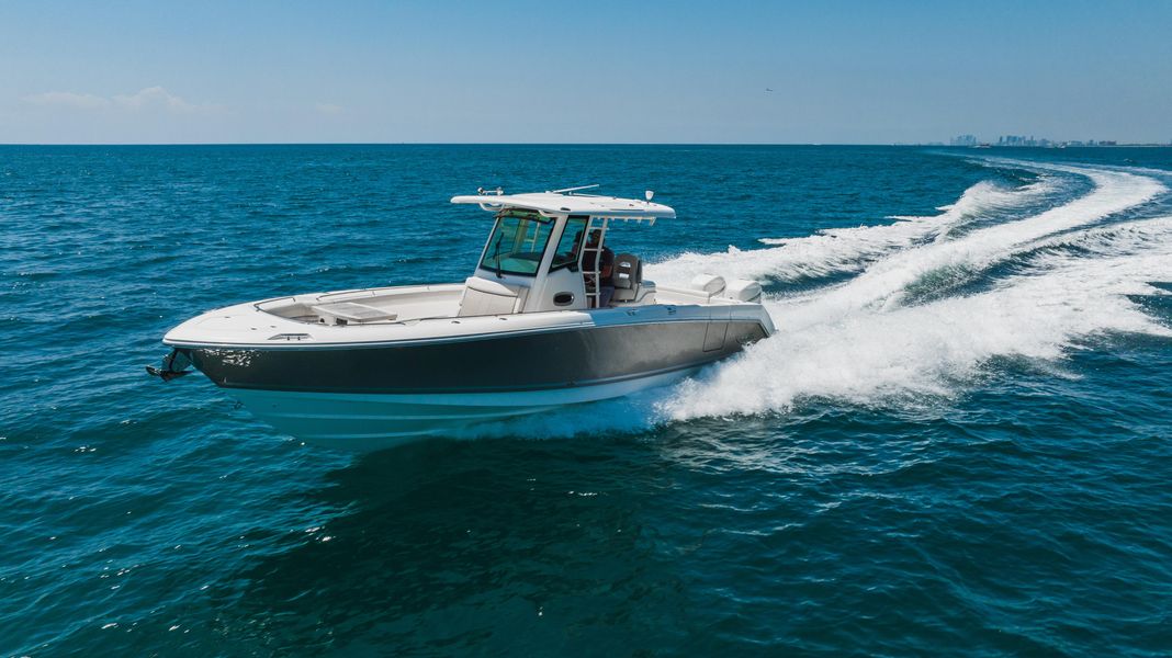 2021 Boston Whaler 330 Outrage