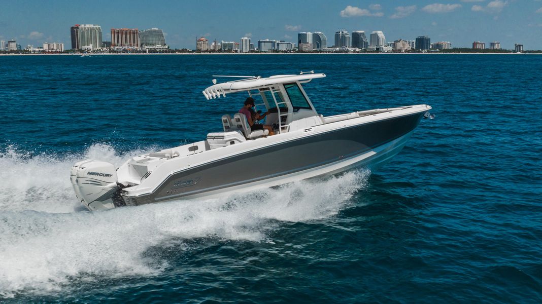 2021 Boston Whaler 330 Outrage