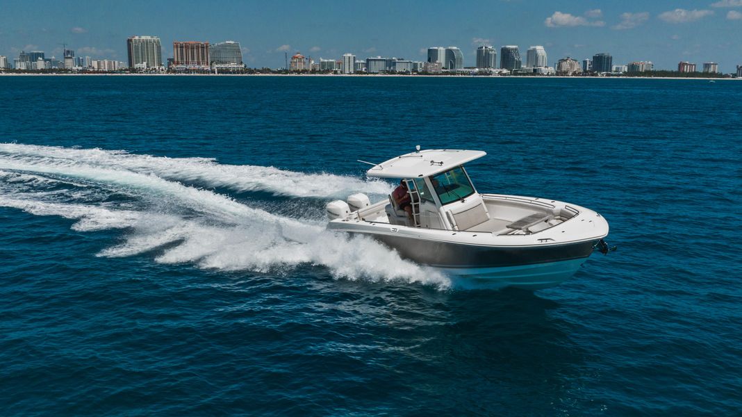 2021 Boston Whaler 330 Outrage