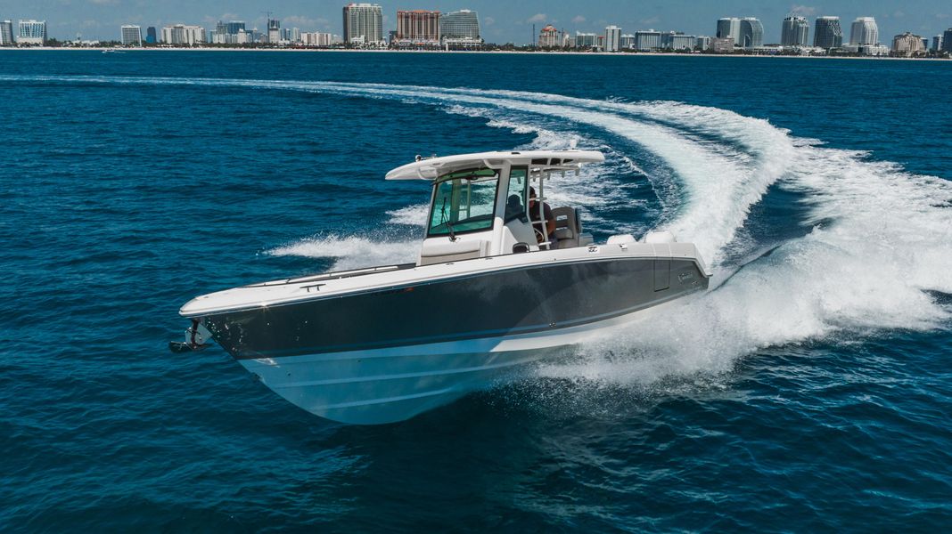 2021 Boston Whaler 330 Outrage