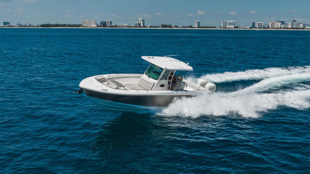 2021 Boston Whaler 330 Outrage