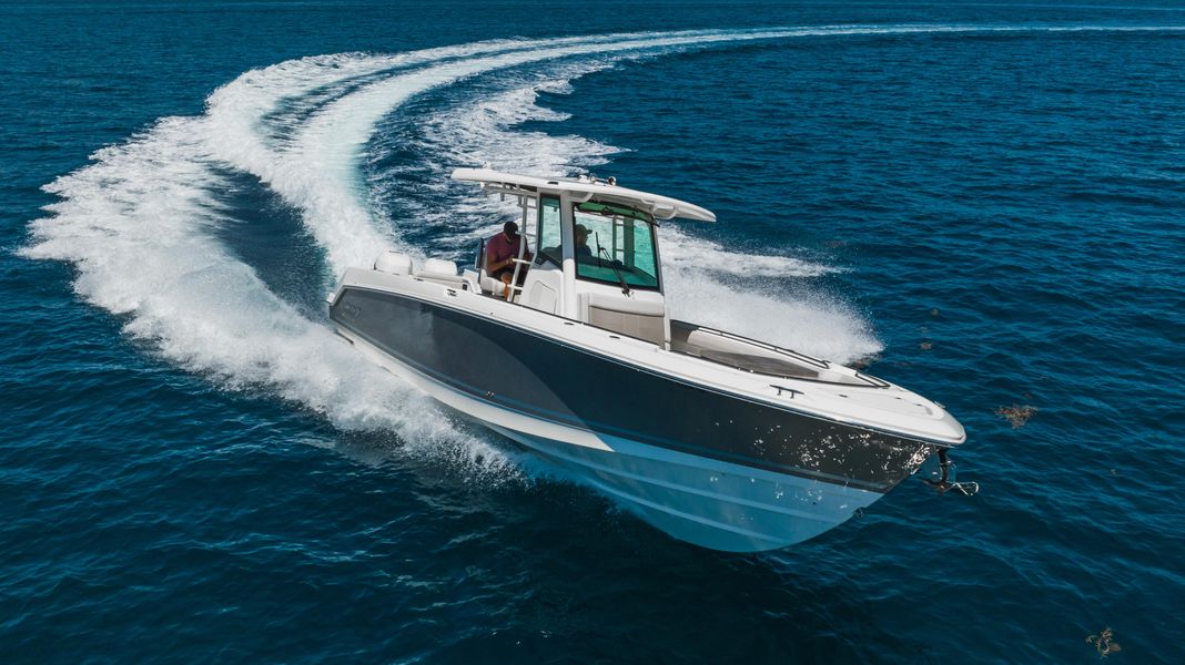 2021 Boston Whaler 330 Outrage