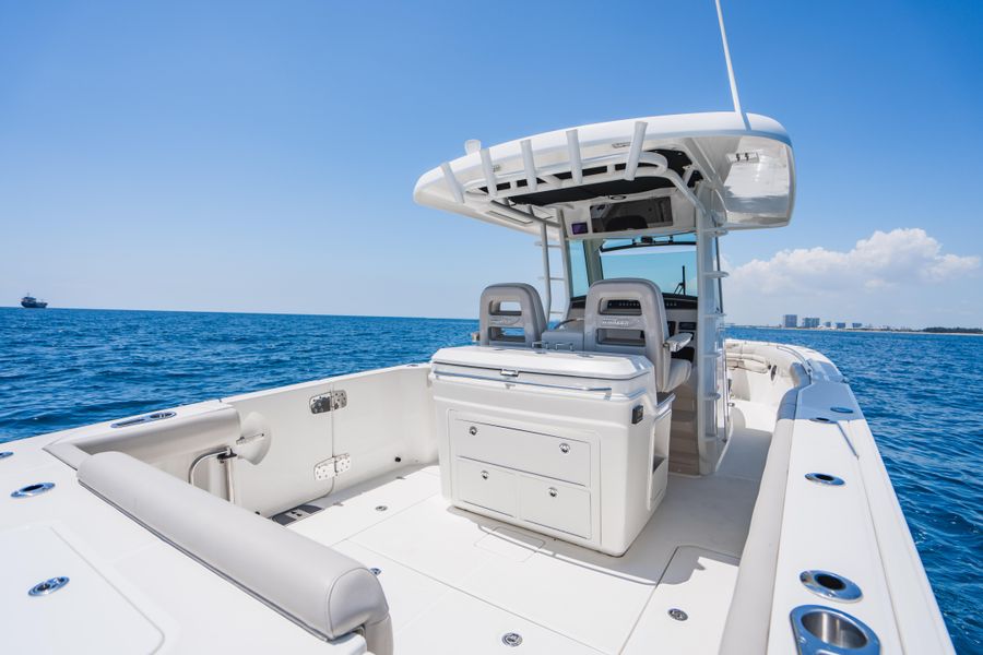 2021 Boston Whaler 330 Outrage