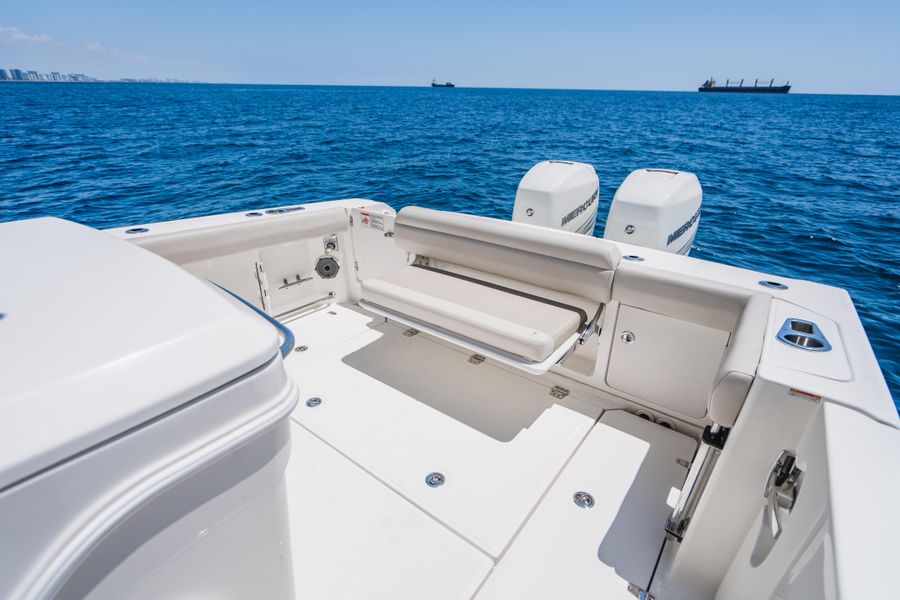 2021 Boston Whaler 330 Outrage