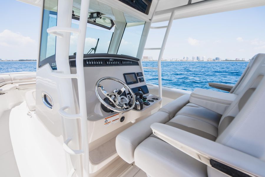 2021 Boston Whaler 330 Outrage