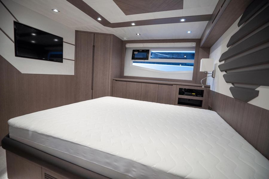 2022 Galeon 560 Sky