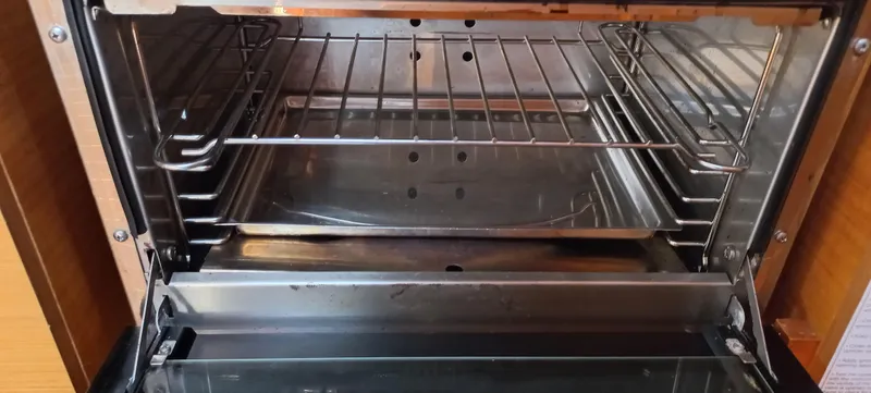 Alma Del Mar Yacht Photos Pics Open oven inside a 2014 Jeanneau Sun Odyssey 469 yacht kitchen.