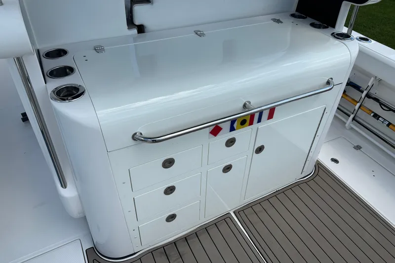  Yacht Photos Pics 2018 Edgewater 370 CC boat interior with storage and cup holders.