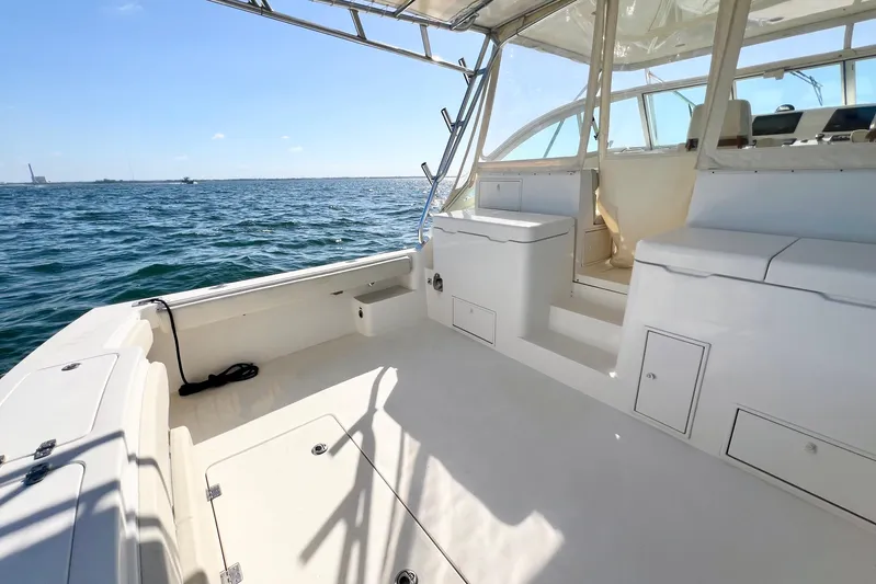 Yeah Buoy Yacht Photos Pics 2007 Albemarle 41 Express boat interior with open deck and ocean view.