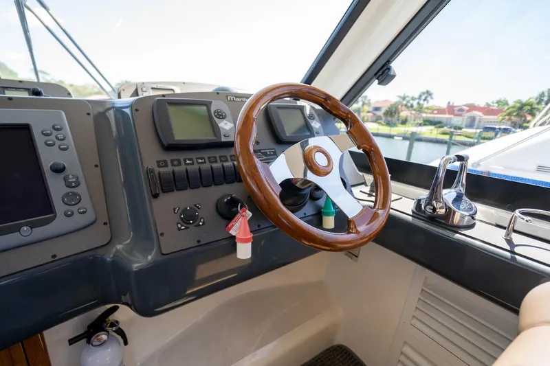 Tiamo Yacht Photos Pics 2008 Maritimo 48 Motor Yacht