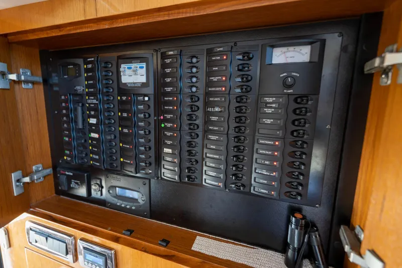 Tiamo Yacht Photos Pics 2008 Maritimo 48 Motor Yacht