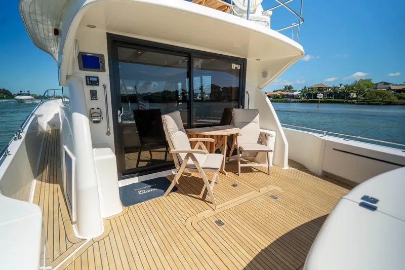 Tiamo Yacht Photos Pics 2008 Maritimo 48 Motor Yacht