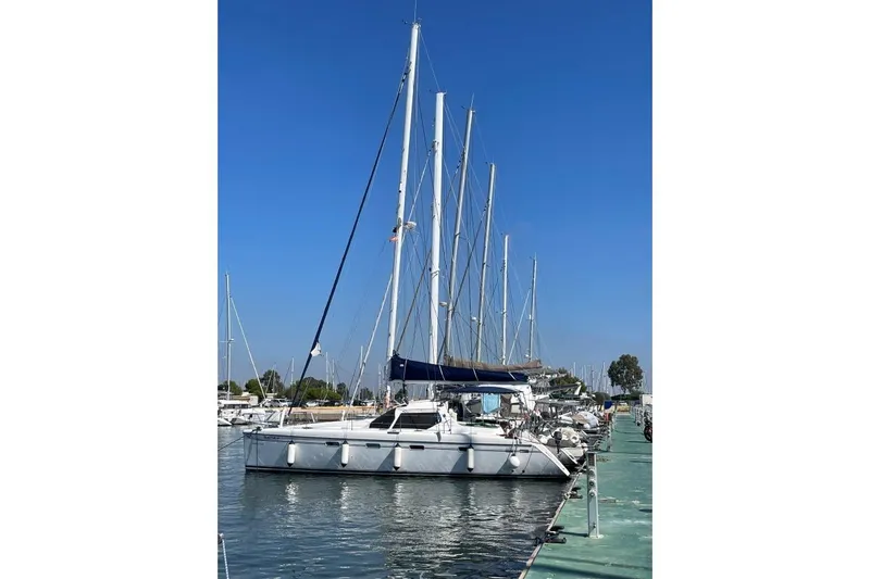 Southern Pearl Yacht Photos Pics Sailboat docked at marina, Groupe Alliura Marine Privilege 435, 2001 model.