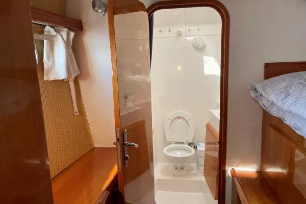 Southern Pearl Yacht Photos Pics 2001 Privilege 435 yacht interior with wooden finish and compact bathroom.