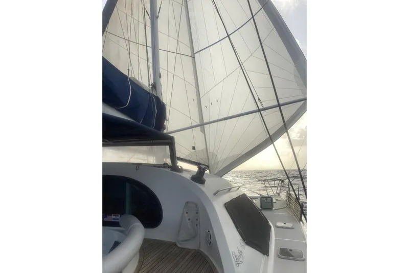 Southern Pearl Yacht Photos Pics Sailing catamaran Privilege 435 by Groupe Alliura Marine, 2001, with sails unfurled at sea.