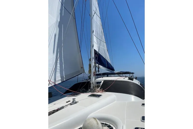 Southern Pearl Yacht Photos Pics Sailing catamaran Privilege 435 by Groupe Alliura Marine, 2001, with white sails on open water.