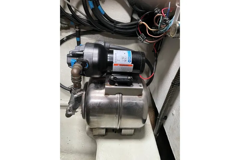 Southern Pearl Yacht Photos Pics Marine pump system in a 2001 Groupe Alliura Marine Privilege 435 yacht.