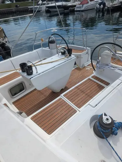 Le Bateau Yacht Photos Pics 