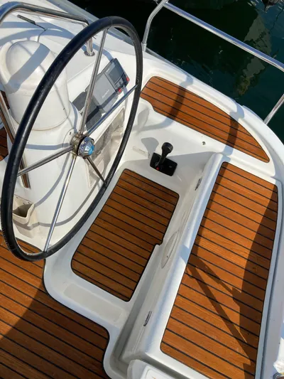 Le Bateau Yacht Photos Pics 