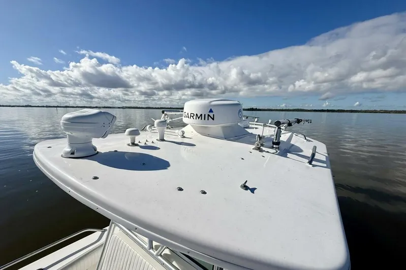 2006 Regulator 29fs Yacht Photos Pics 2006 Regulator 29 Forward Seating boat with Garmin equipment on calm water under blue sky.