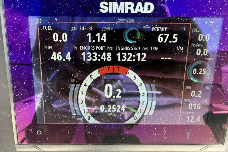 2006 Regulator 29fs Yacht Photos Pics Simrad marine display on 2006 Regulator 29 Forward Seating boat, showing fuel and engine data.