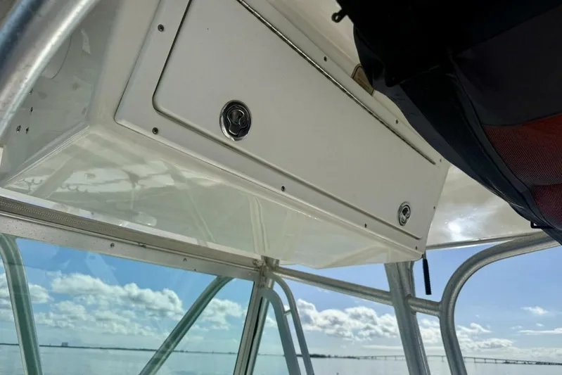 2006 Regulator 29fs Yacht Photos Pics 2006 Regulator 29 Forward Seating boat interior with storage compartment and clear sky view.