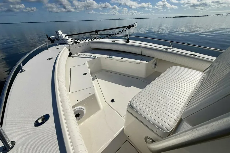 2006 Regulator 29fs Yacht Photos Pics 2006 Regulator 29 Forward Seating boat on calm water, showcasing spacious seating area.