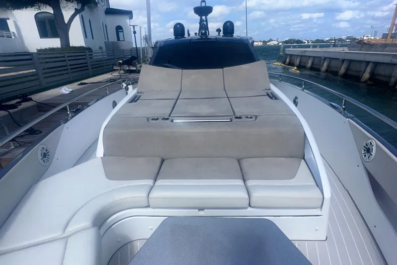  Yacht Photos Pics Azimut Verve 47 yacht 2021, featuring spacious deck and luxurious seating.