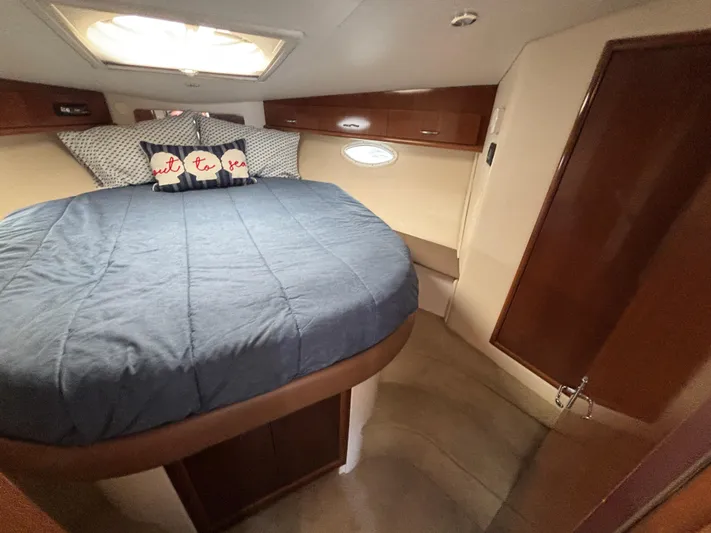 Sea Questah Yacht Photos Pics 2007 Carver 35 Super Sport cabin with cozy bed and nautical decor.