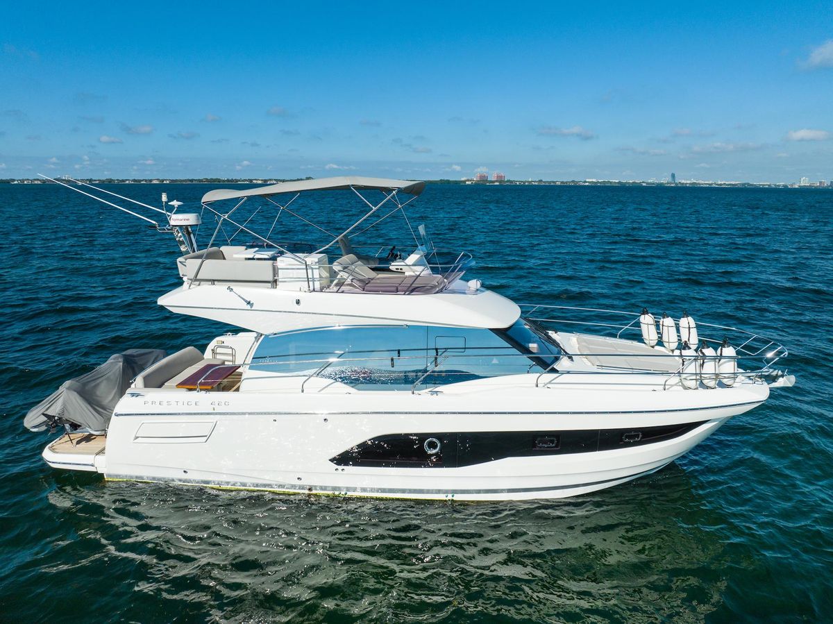 2020 Prestige 42 