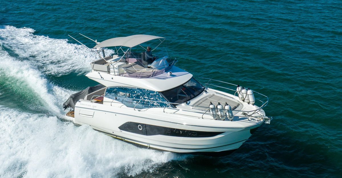 2020 Prestige 42 