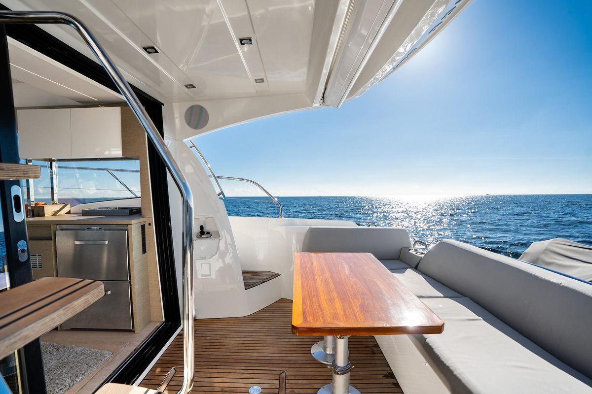 2020 Prestige 42 