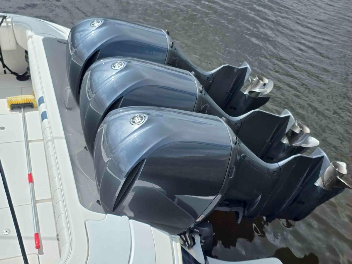 2008 Intrepid 43 