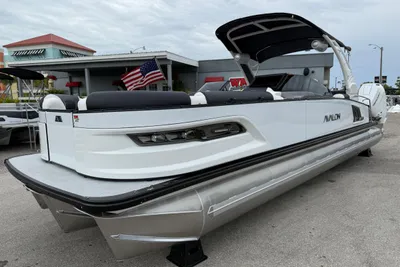 Avalon 2785 Excalibur LTD Windshield Quad Lounger, Tri Toon, Twin Mercury 425hp V-10's