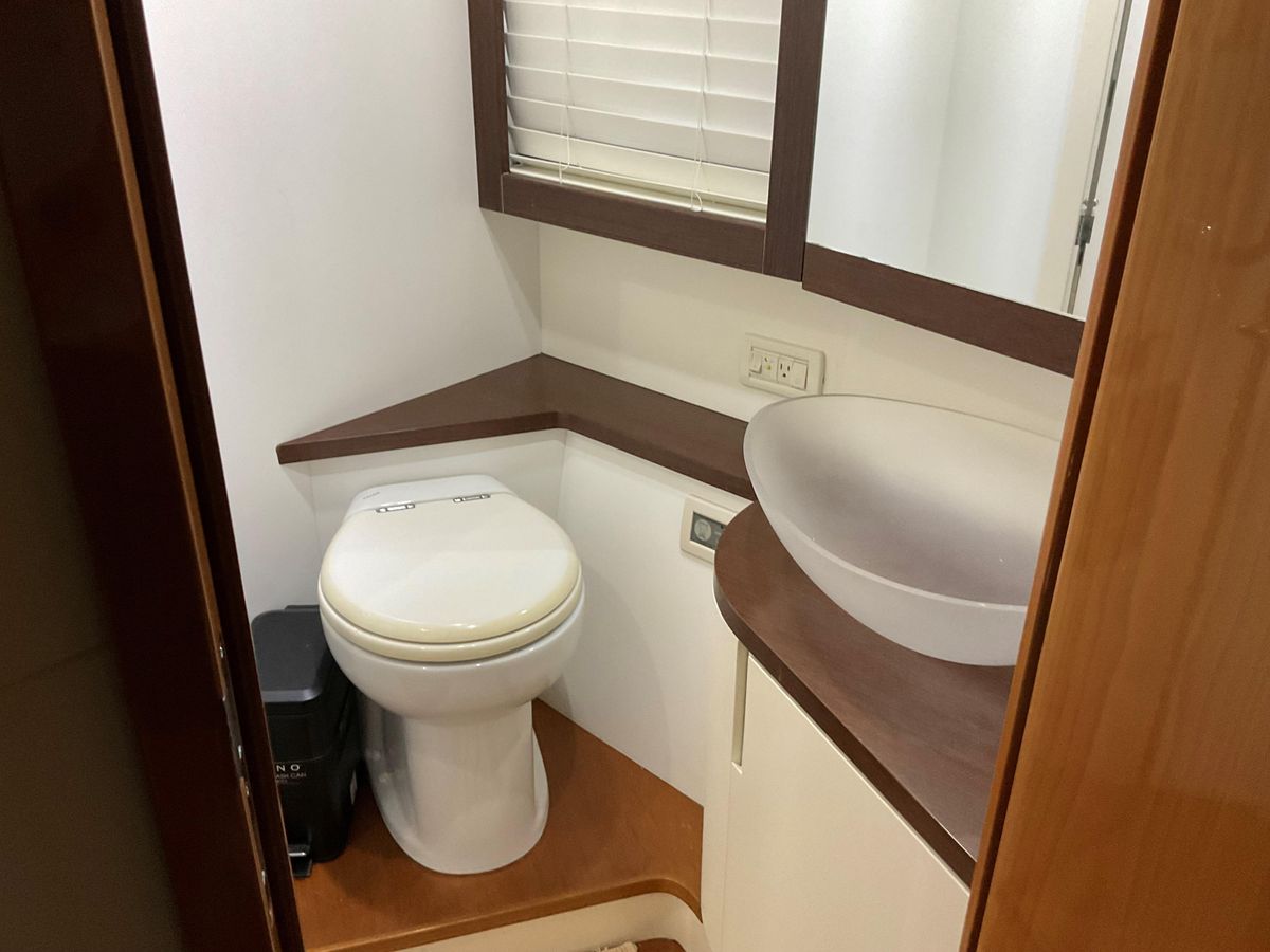 2006 Pershing 56 