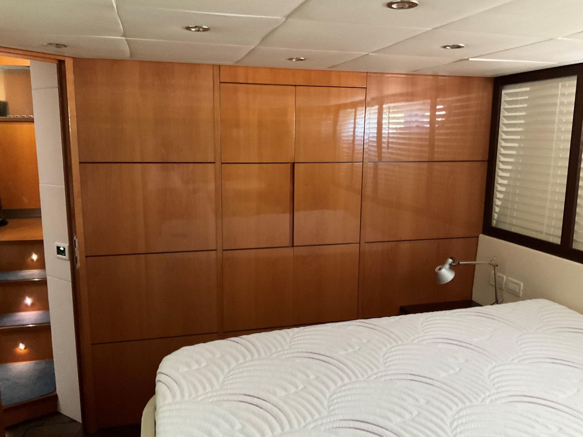 2006 Pershing 56 