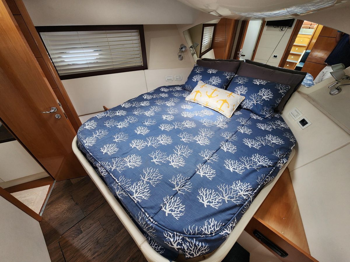 2006 Pershing 56 