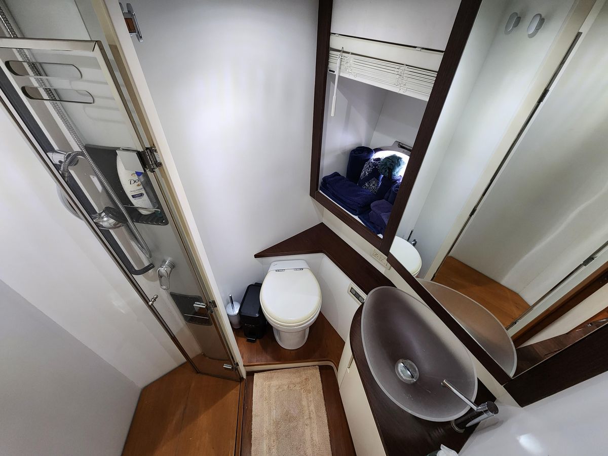 2006 Pershing 56 