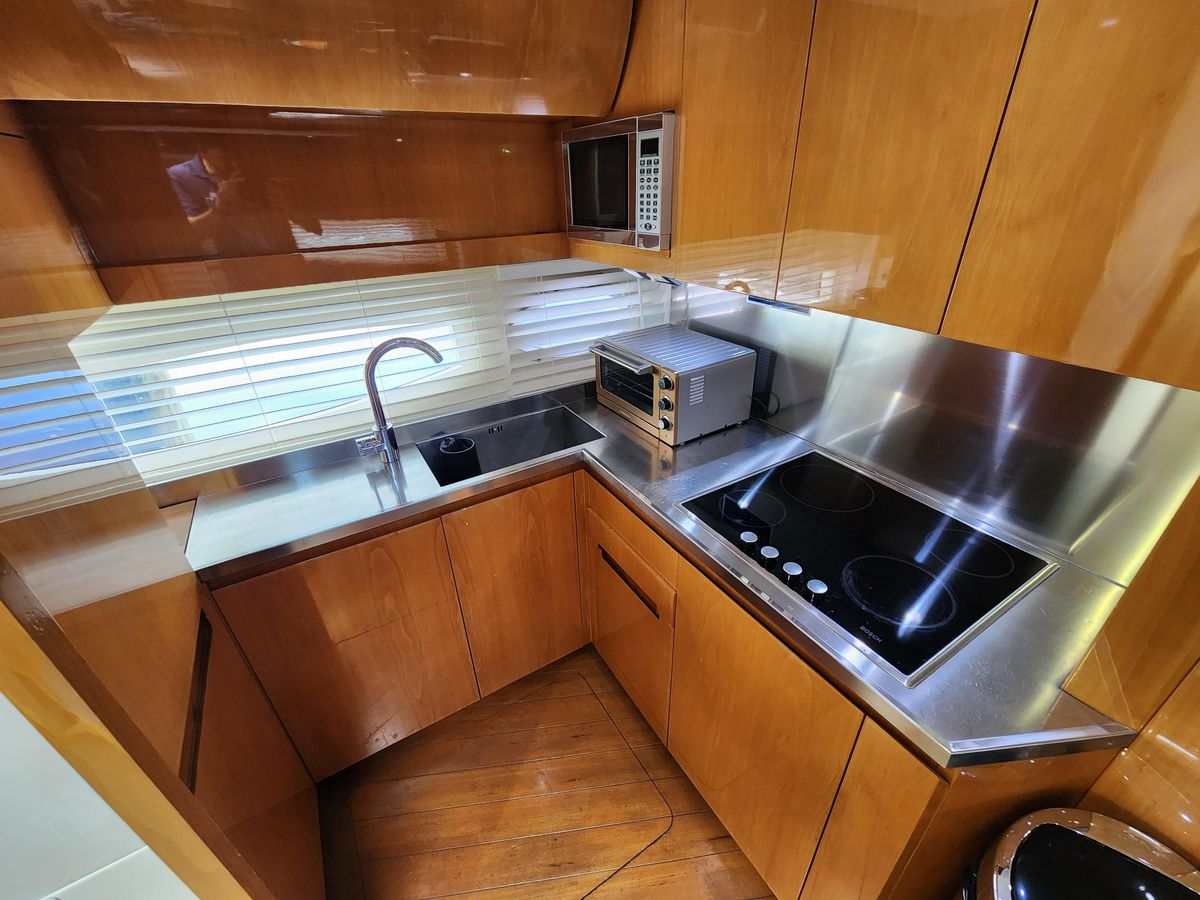 2006 Pershing 56 