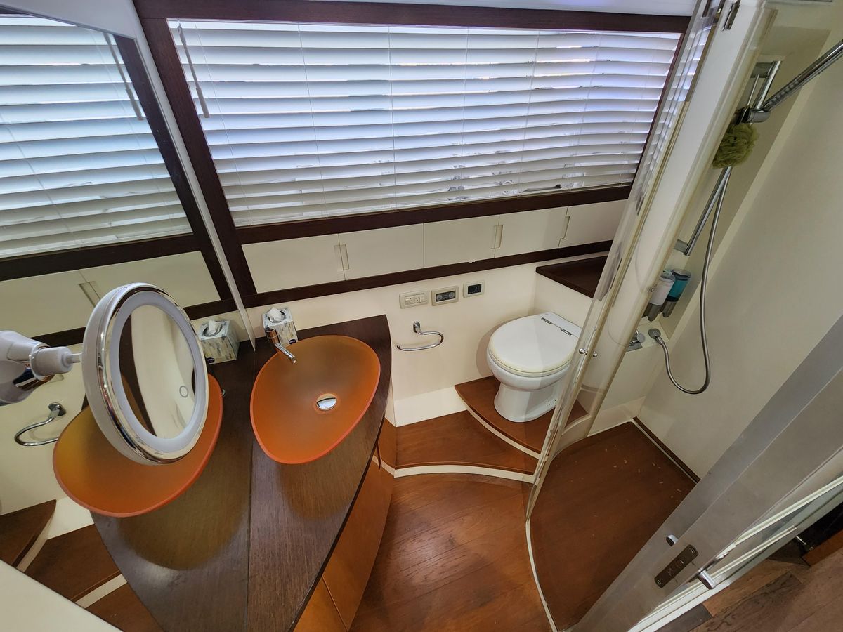 2006 Pershing 56 