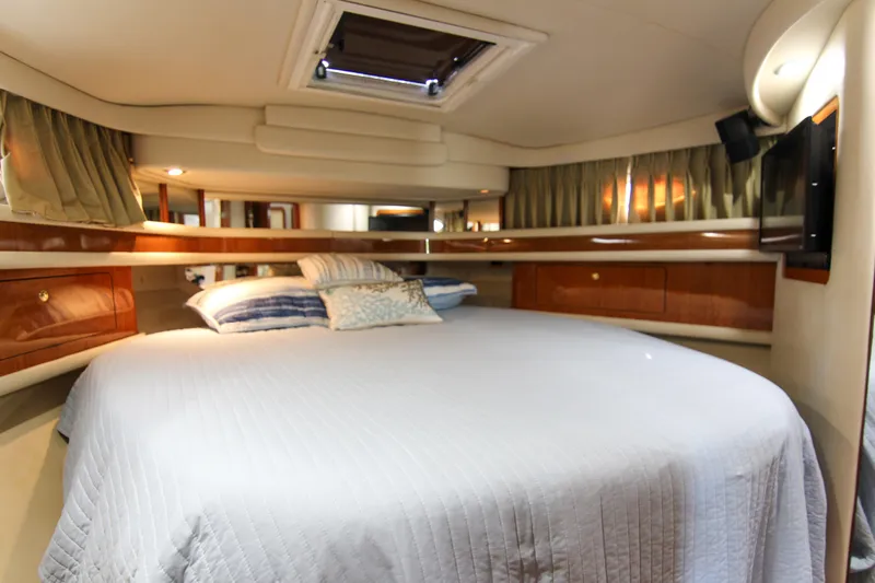Pal'party Yacht Photos Pics Luxurious bedroom interior of 2000 Sea Ray 450 Express Bridge yacht.