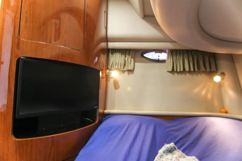 Pal'party Yacht Photos Pics Interior cabin of 2000 Sea Ray 450 Express Bridge with TV and cozy bedding.