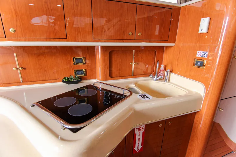 Pal'party Yacht Photos Pics Luxurious kitchen area in 2000 Sea Ray 450 Express Bridge yacht.