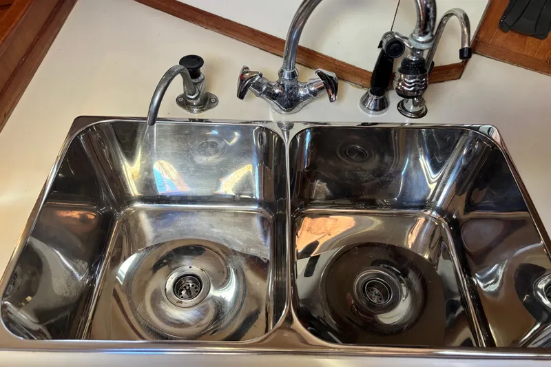 Inspiration Yacht Photos Pics Stainless steel double sink on 1989 Island Packet 38 yacht.