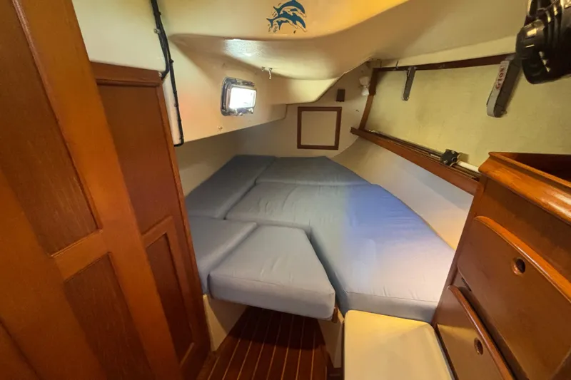 Inspiration Yacht Photos Pics 1989 Island Packet 38 sailboat cabin with cozy blue cushions and wooden cabinetry.