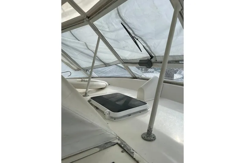 Short People Yacht Photos Pics 1999 Ocean Yachts EXPRESS SPORTFISH 800 CAT's interior view with windshield and hatch.