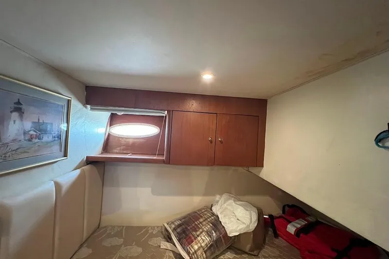 Short People Yacht Photos Pics 1999 Ocean Yachts EXPRESS SPORTFISH 800 CAT's cabin interior with porthole and artwork.