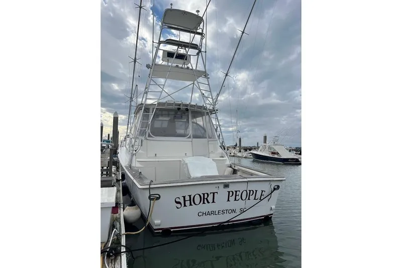 Short People Yacht Photos Pics 1999 Ocean Yachts EXPRESS SPORTFISH 800 CAT's docked in Charleston, SC marina.