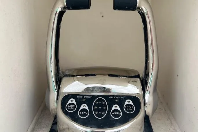 Short People Yacht Photos Pics 1999 Ocean Yachts Sport Fish throttle controls with various function buttons.